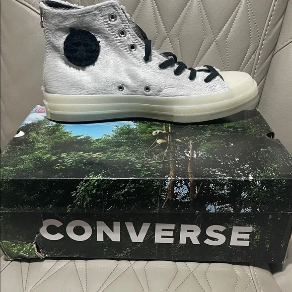 Converse Chuck 70 Low Top Sneakers in Cream & Black - Picture 3 of 12